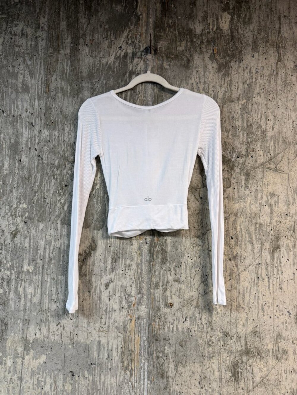 ALO YOGA Women's Cover Long Sleeve Top Size S In White - Picture 5 of 8